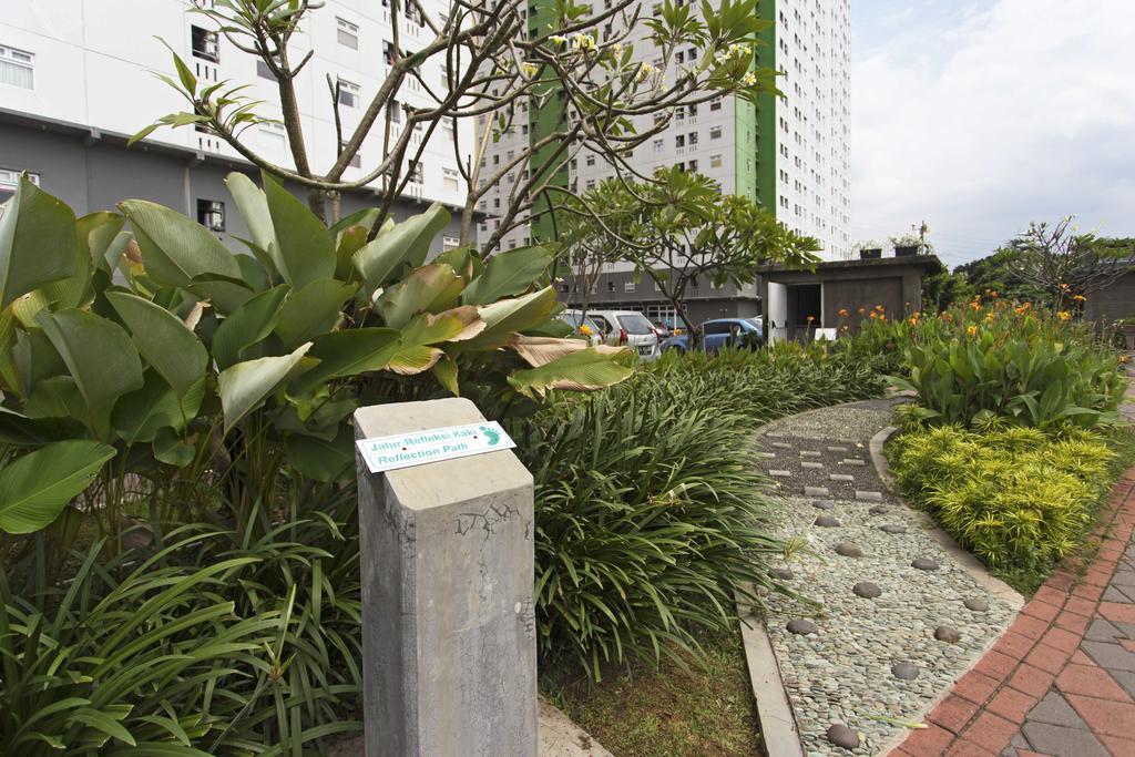 Reddoorz Apartment @ Green Pramuka Jakarta Eksteriør billede