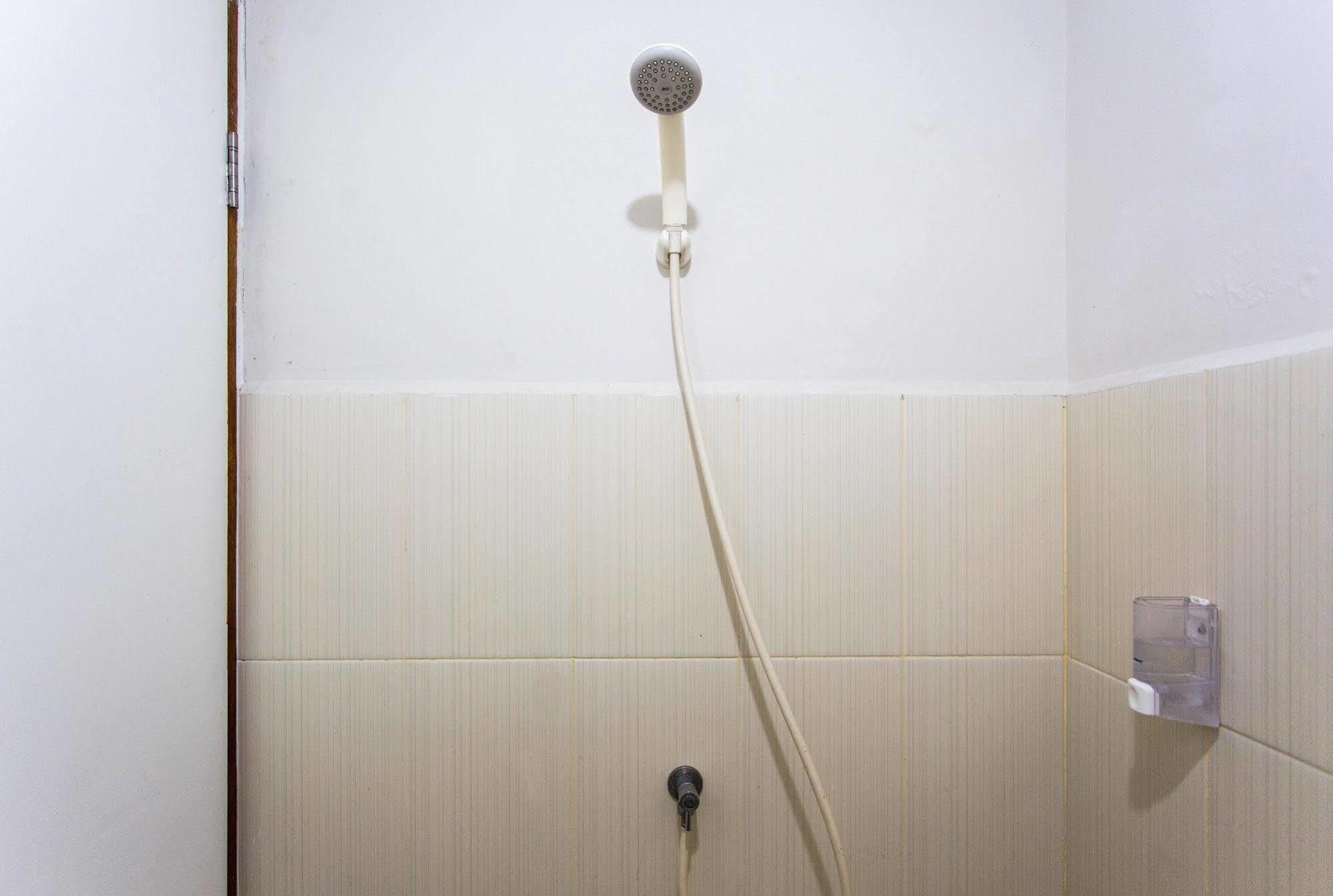 Reddoorz Apartment @ Green Pramuka Jakarta Eksteriør billede