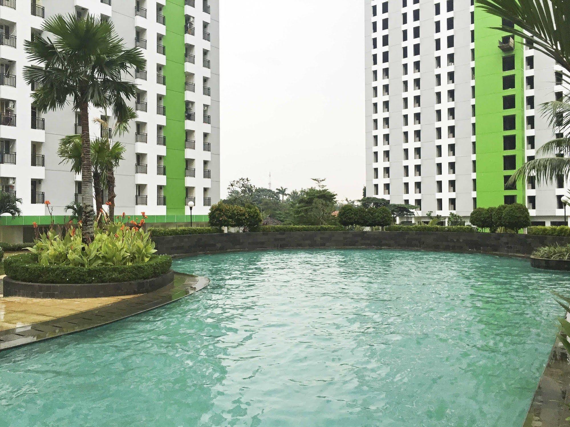 Reddoorz Apartment @ Green Pramuka Jakarta Eksteriør billede