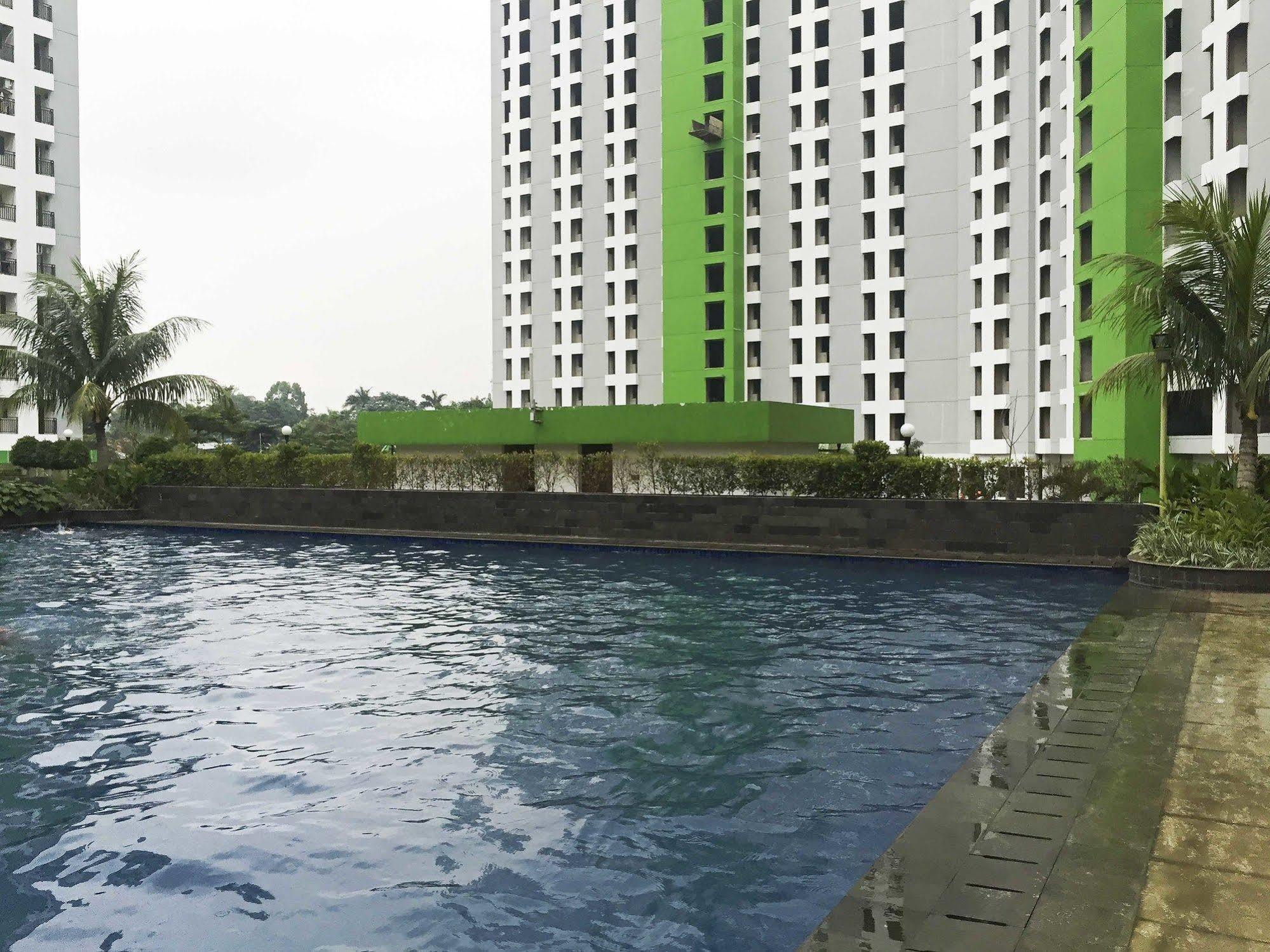 Reddoorz Apartment @ Green Pramuka Jakarta Eksteriør billede