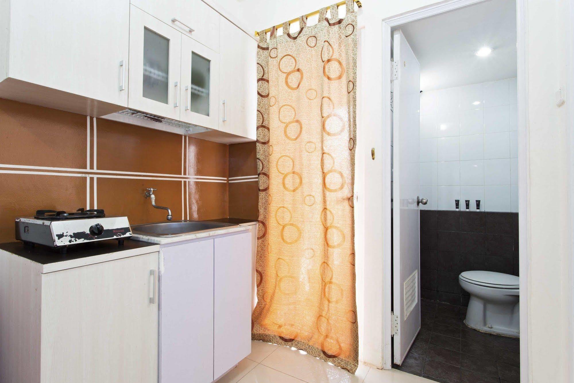 Reddoorz Apartment @ Green Pramuka Jakarta Eksteriør billede