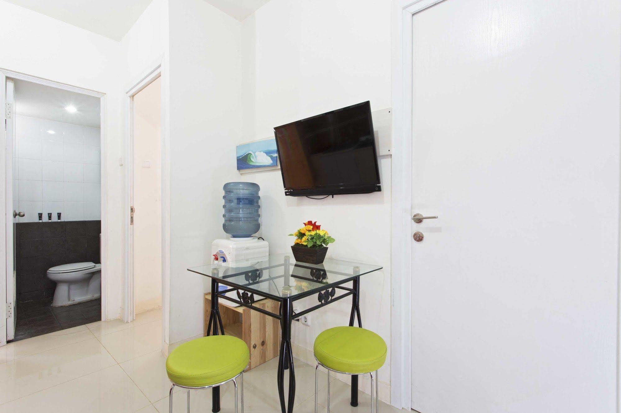 Reddoorz Apartment @ Green Pramuka Jakarta Eksteriør billede