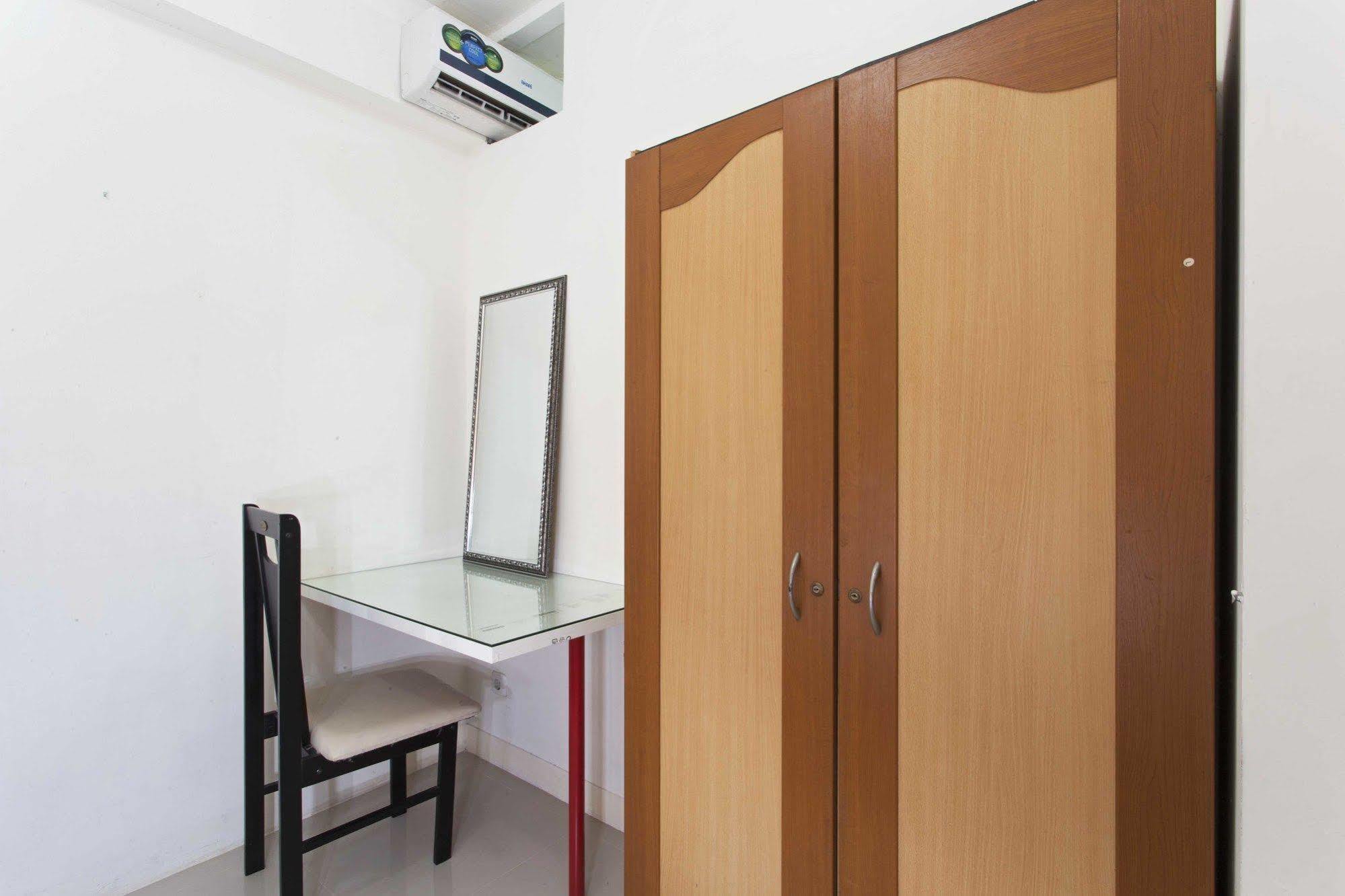 Reddoorz Apartment @ Green Pramuka Jakarta Eksteriør billede