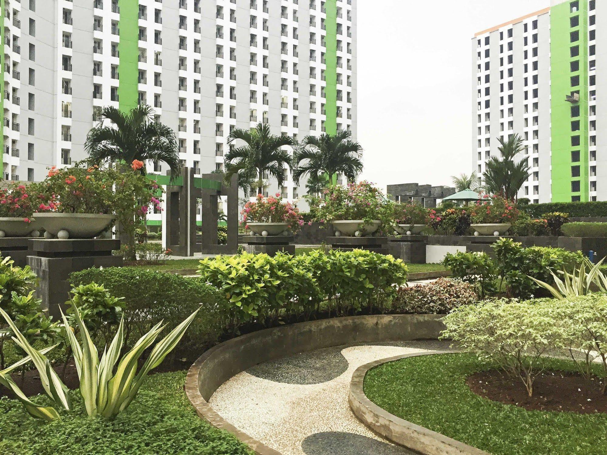 Reddoorz Apartment @ Green Pramuka Jakarta Eksteriør billede